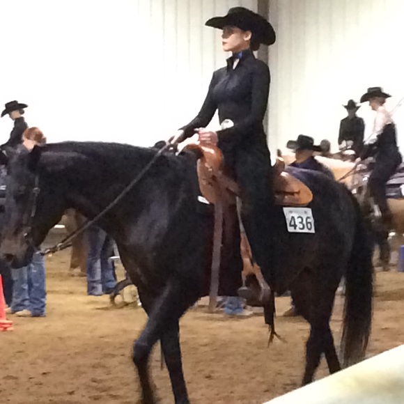 Meet your Posher, Apryl - Picture 4 of 6